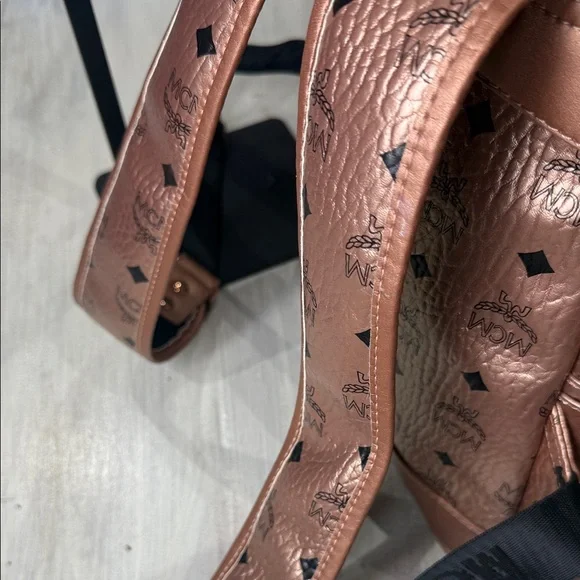 Source Unknown Visteos Metallic Rose Gold Backpack with Stud Accents - Picture 6 of 15